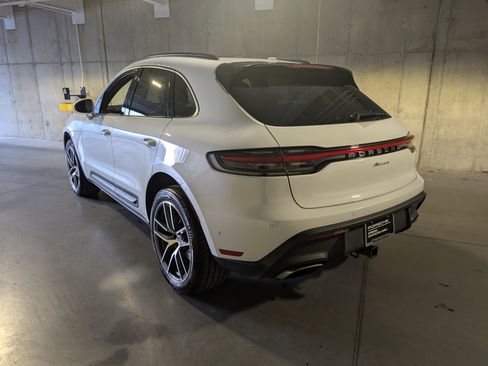 Used 2023 Porsche Macan image 3