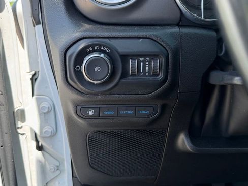 Used 2022 Jeep Wrangler Unlimited Rubicon 4xe AWD/4WD image 10