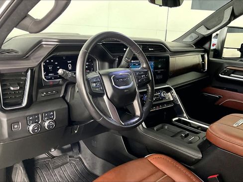 Certified 2024 GMC Sierra 2500 Denali Ultimate w/ Max Trailering Package AWD/4WD image 17