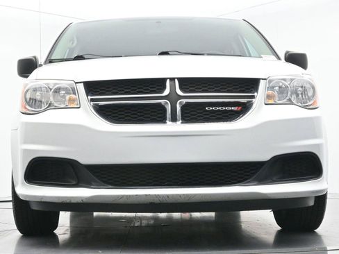 Used 2017 Dodge Grand Caravan SE FWD image 35