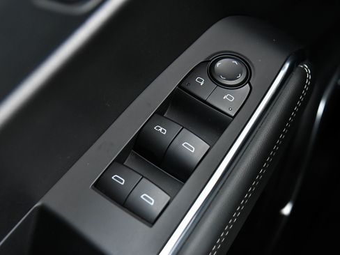 Used 2025 GMC Acadia Elevation image 41