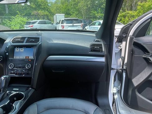 Used 2018 Ford Explorer XLT w/ Equipment Group 202A AWD/4WD image 30