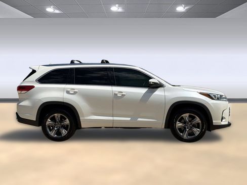 Used 2018 Toyota Highlander Limited Platinum FWD image 8