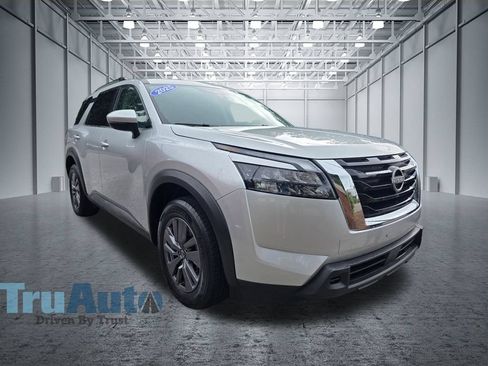 Used 2025 Nissan Pathfinder SV FWD image 37