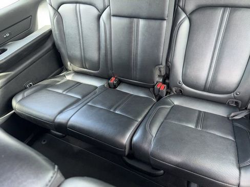 Used 2024 Jeep Wagoneer Series II w/ Flexible Seating Group image 9