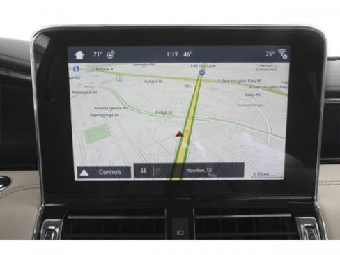 Used 2019 Lincoln Navigator Reserve image 17