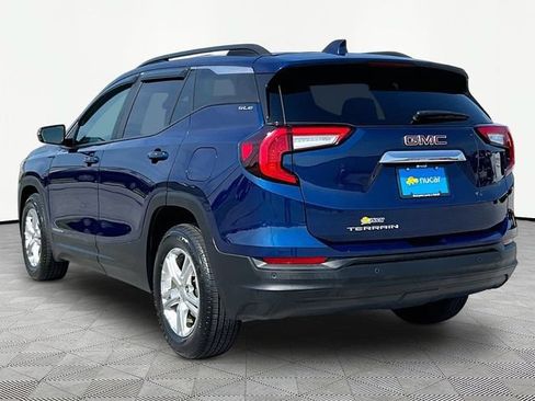 Used 2022 GMC Terrain SLE w/ Driver Convenience Package FWD image 4