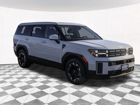 Used 2025 Hyundai Santa Fe SE image 9