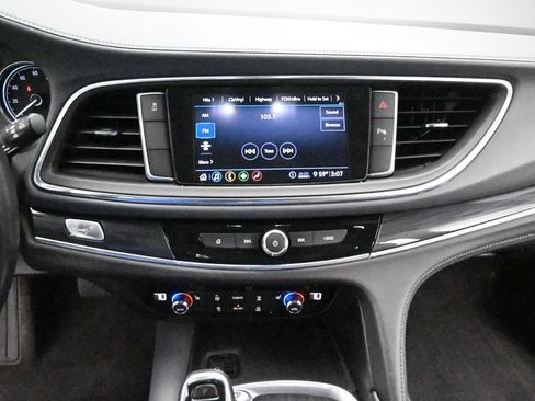 Used 2020 Buick Enclave Essence FWD image 12