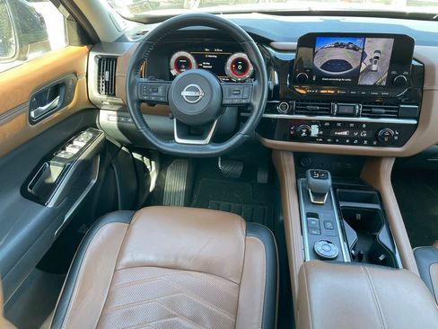 Certified 2023 Nissan Pathfinder Platinum w/ Black Appearance Package AWD/4WD image 10