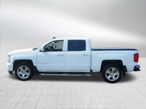 Used 2018 Chevrolet Silverado 1500 Custom w/ Custom Value Package AWD/4WD image 4