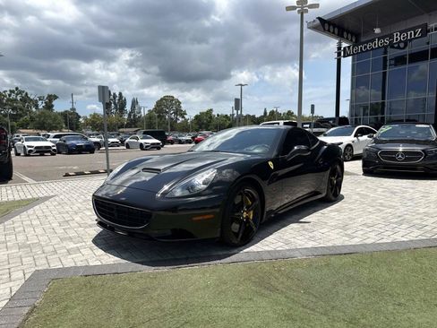 Used 2014 Ferrari California RWD image 2