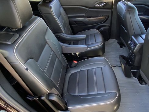 Used 2021 GMC Acadia Denali w/ Denali Technology Package image 13