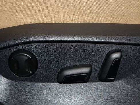 Used 2022 Volkswagen Tiguan SE image 15