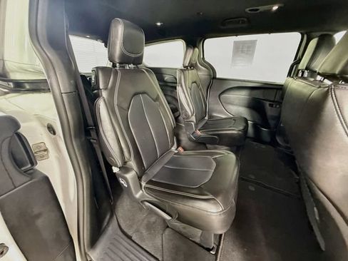 Used 2025 Chrysler Pacifica Select FWD image 27