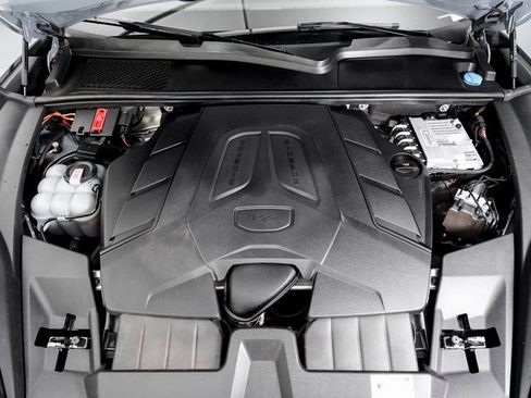 Used 2024 Porsche Cayenne image 27