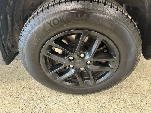 Used 2022 Jeep Grand Cherokee L Laredo w/ Luxury Tech Group I image 9