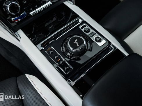 Used 2022 Rolls-Royce Cullinan w/ Technology Package AWD/4WD image 29