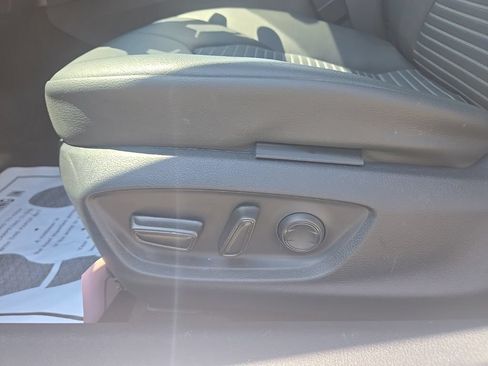 Used 2023 Toyota Camry SE FWD image 11
