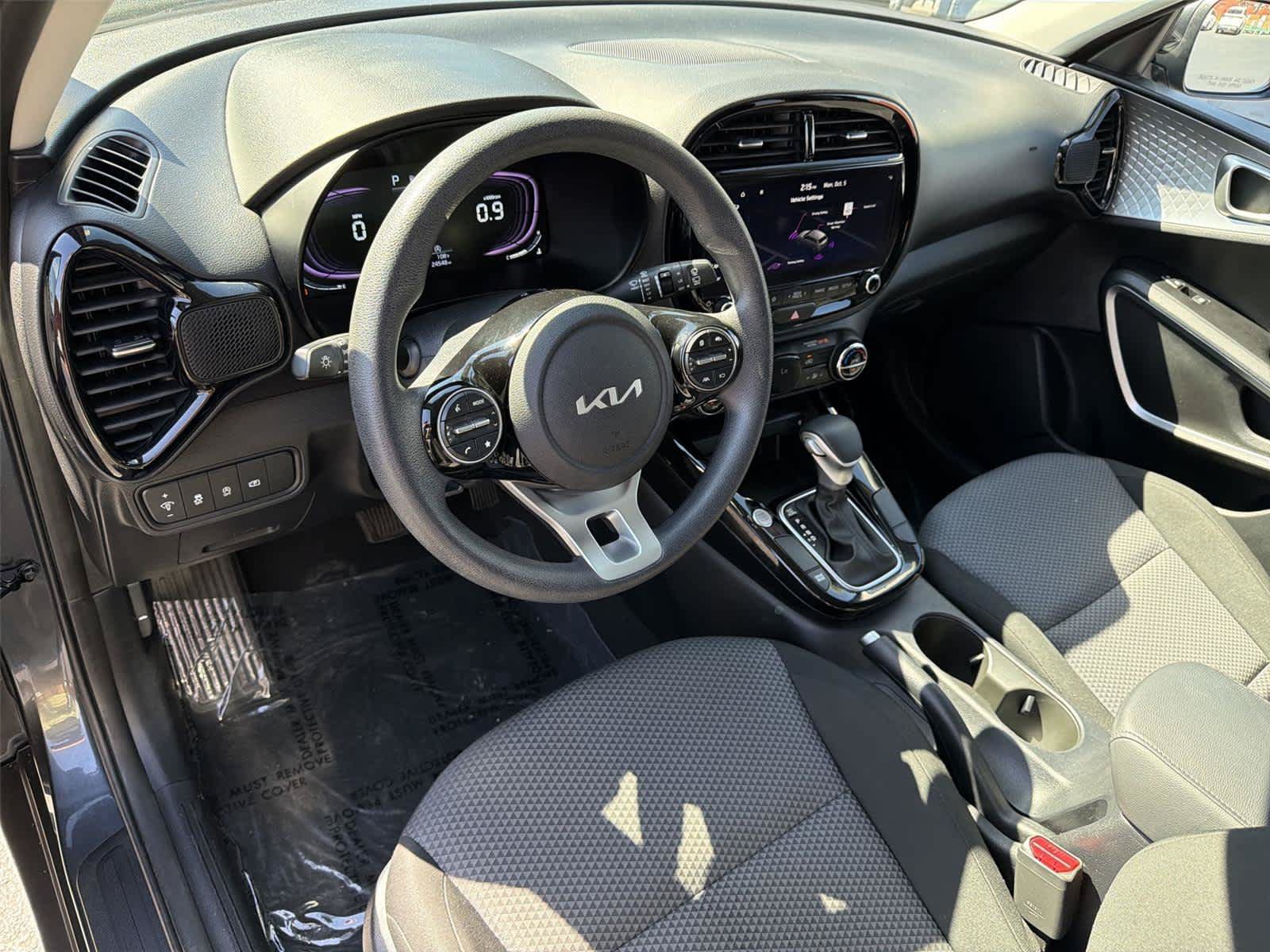 Used 2023 Kia Soul S FWD image 2