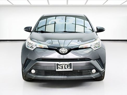Used 2018 Toyota C-HR XLE FWD image 2