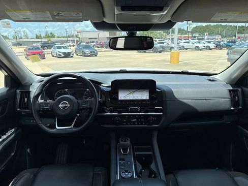 Used 2022 Nissan Pathfinder SL AWD/4WD image 29
