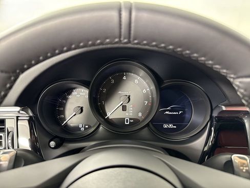 Certified 2026 Porsche Macan Turbo AWD/4WD image 37