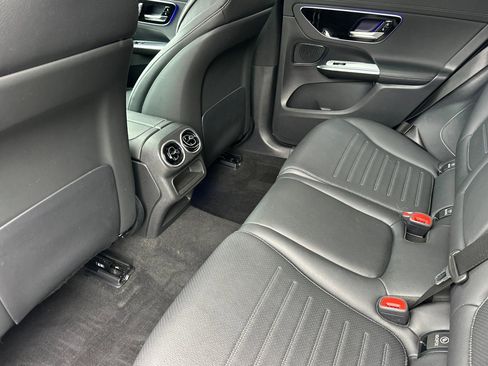 Used 2025 Mercedes-Benz GLC 350e 4MATIC image 27