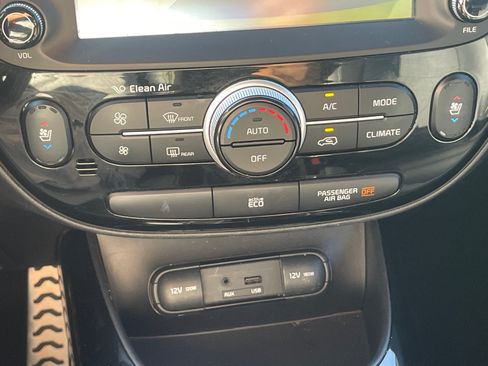 Used 2015 Kia Soul + w/ Primo Package FWD image 16