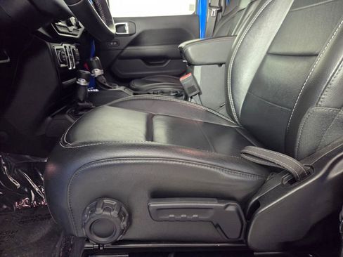 Used 2022 Jeep Wrangler Unlimited Sahara image 12