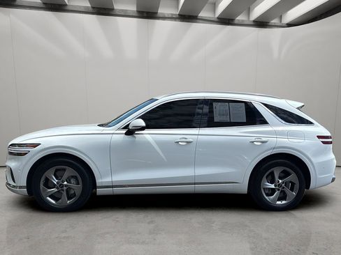 Certified 2026 Genesis GV70 2.5T Advanced AWD/4WD image 2