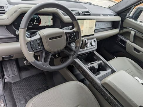 Used 2025 Land Rover Defender 110 image 4