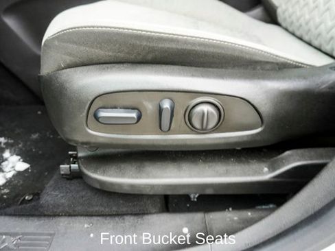 Used 2023 Chevrolet Equinox LS image 13