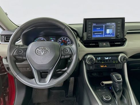 Used 2022 Toyota RAV4 XLE Premium AWD/4WD image 19