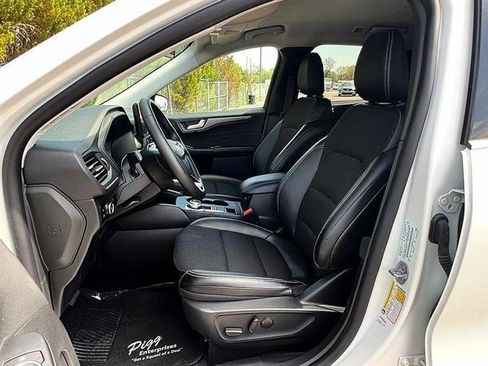 Used 2025 Ford Escape SE FWD image 12