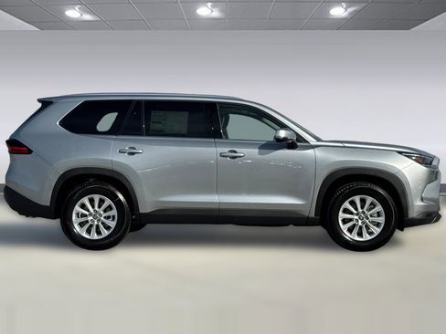 New 2026 Toyota Grand Highlander LE image 2