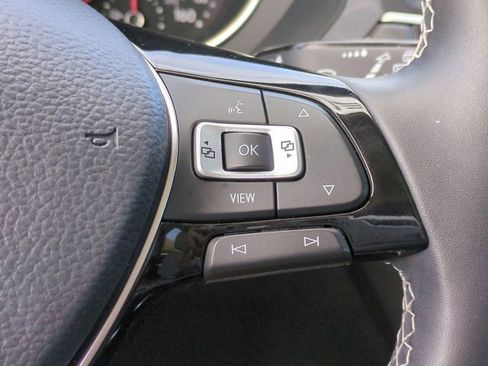 Used 2021 Volkswagen Tiguan SE w/ Panoramic Sunroof Package image 25