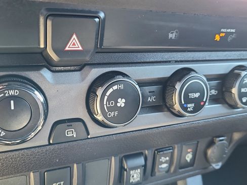 Used 2019 Toyota Tacoma TRD Off-Road image 21