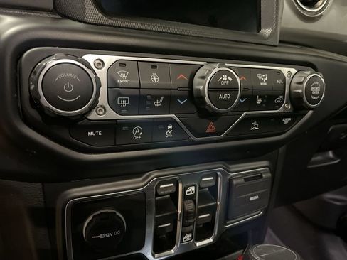 Used 2022 Jeep Gladiator Overland w/ Cold Weather Group AWD/4WD image 34