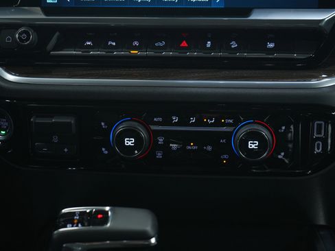 Used 2022 Chevrolet Silverado 1500 LT Trail Boss w/ LT Trail Boss Premium Package image 19