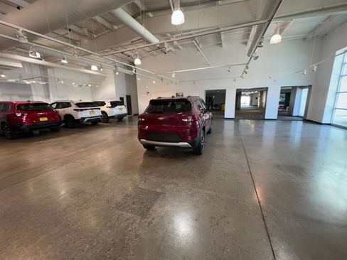 Used 2025 Chevrolet TrailBlazer LT FWD image 16