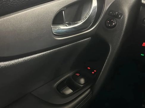Used 2016 Nissan Rogue S FWD image 15