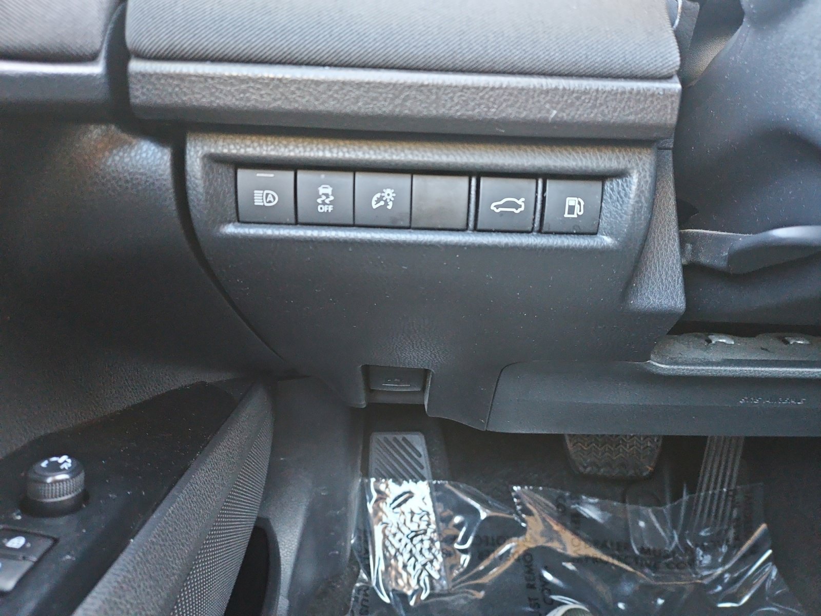 Used 2025 Toyota Camry LE FWD image 33