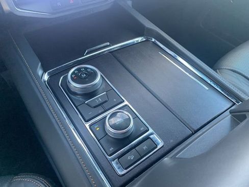 Used 2024 Ford Expedition Platinum image 24