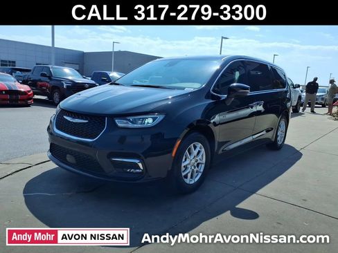 Used 2025 Chrysler Pacifica Select FWD image 4