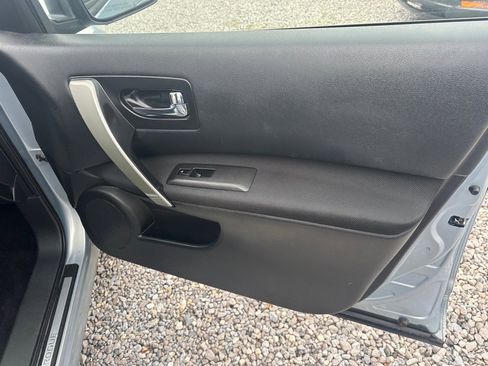 Used 2013 Nissan Rogue SV image 26