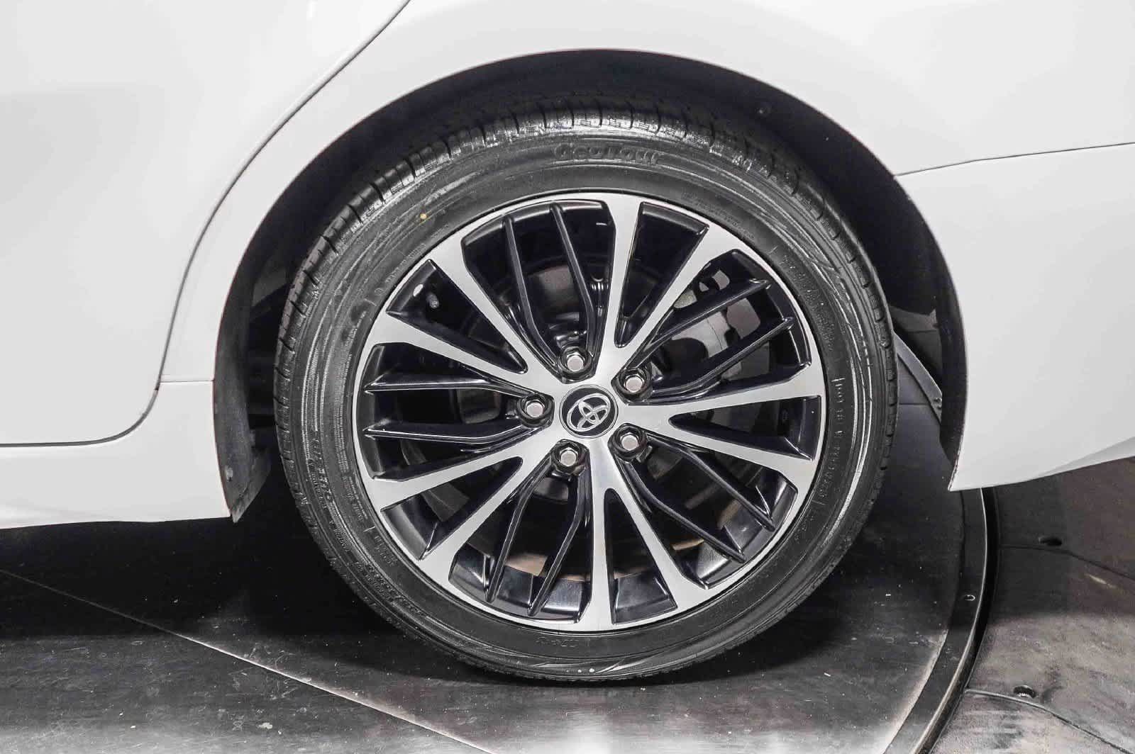 Used 2020 Toyota Camry SE FWD image 11