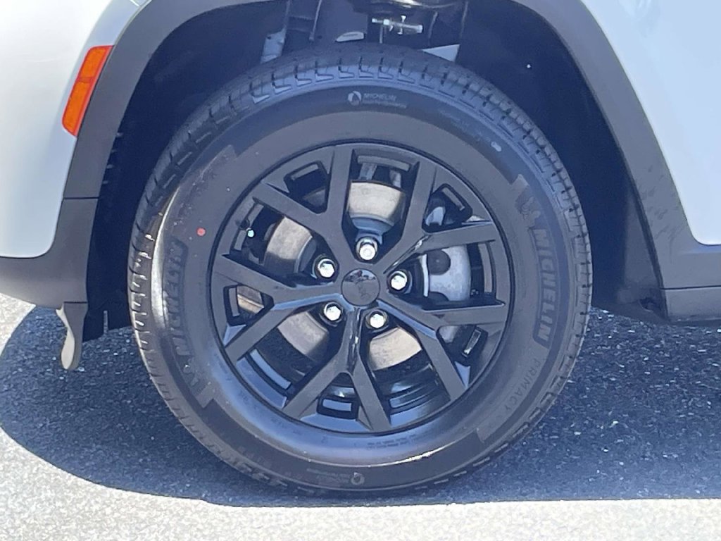 New 2026 Jeep Grand Cherokee Altitude AWD/4WD image 11
