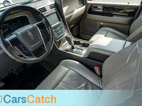 Used 2016 Lincoln Navigator Select image 17