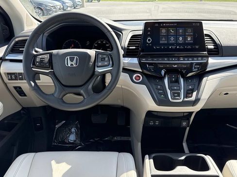 Used 2026 Honda Odyssey EX-L image 3